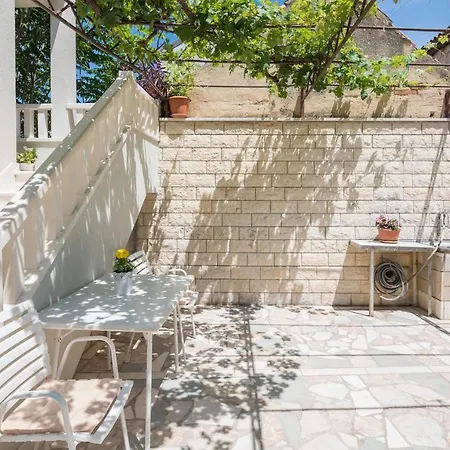 Center בית הארחה 3*
